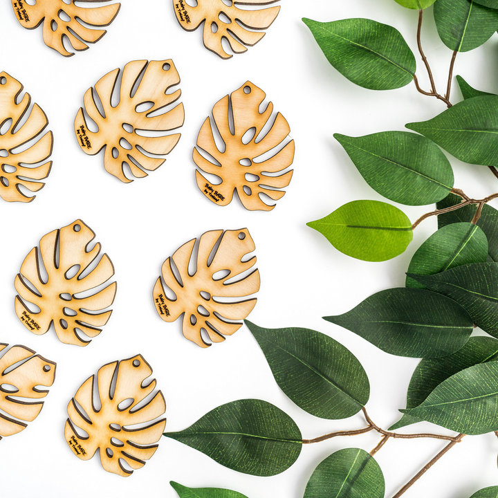 BARE™ Anthrulla™ - Customizable wooden plant support - Inspired by the Queen Anthurium leaf